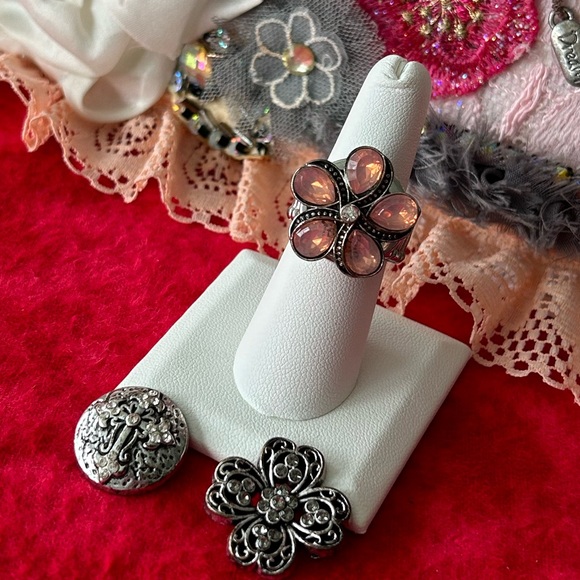 Stunning Set Of Snap On Ring Jewelry Set - Picture 6 of 6